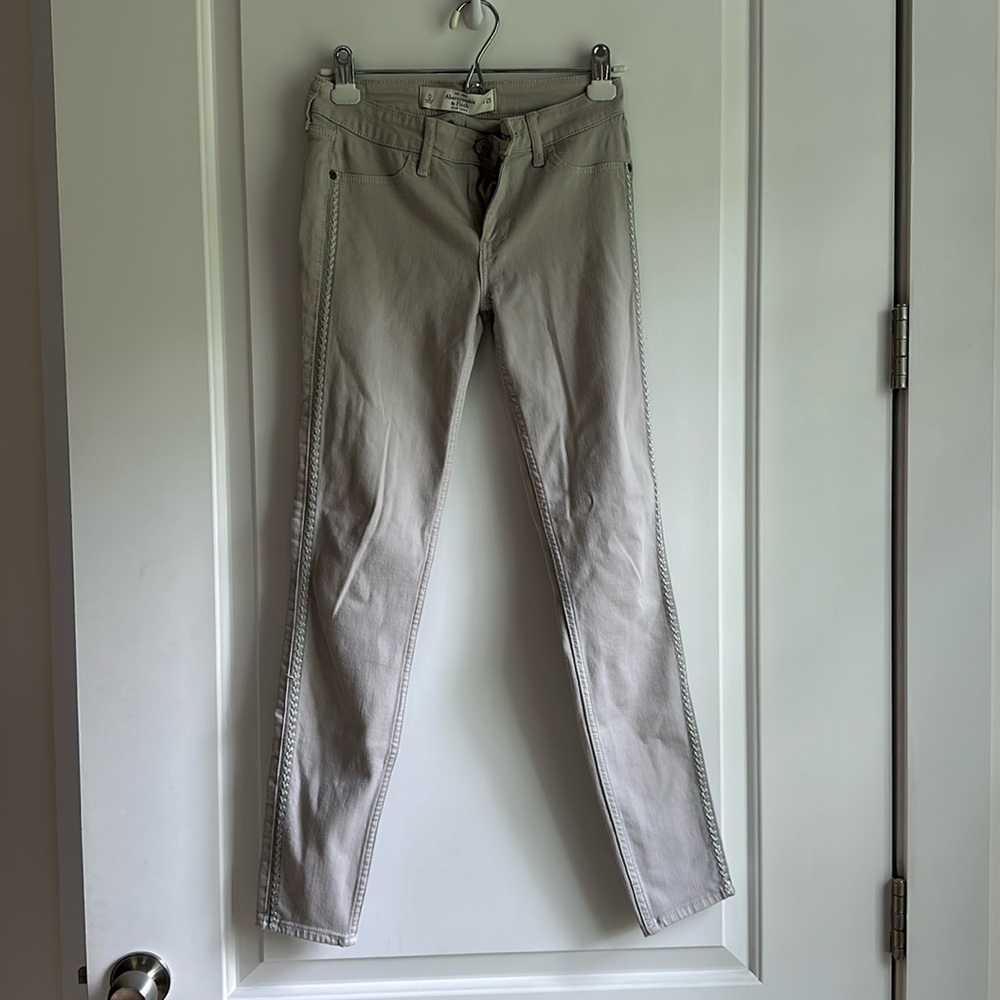 Abercrombie & Fitch Light Grey Jean Leggings. Size 0/25.